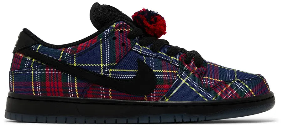 Nardwuar x Nike Dunk Low SB sneaker, lateral view