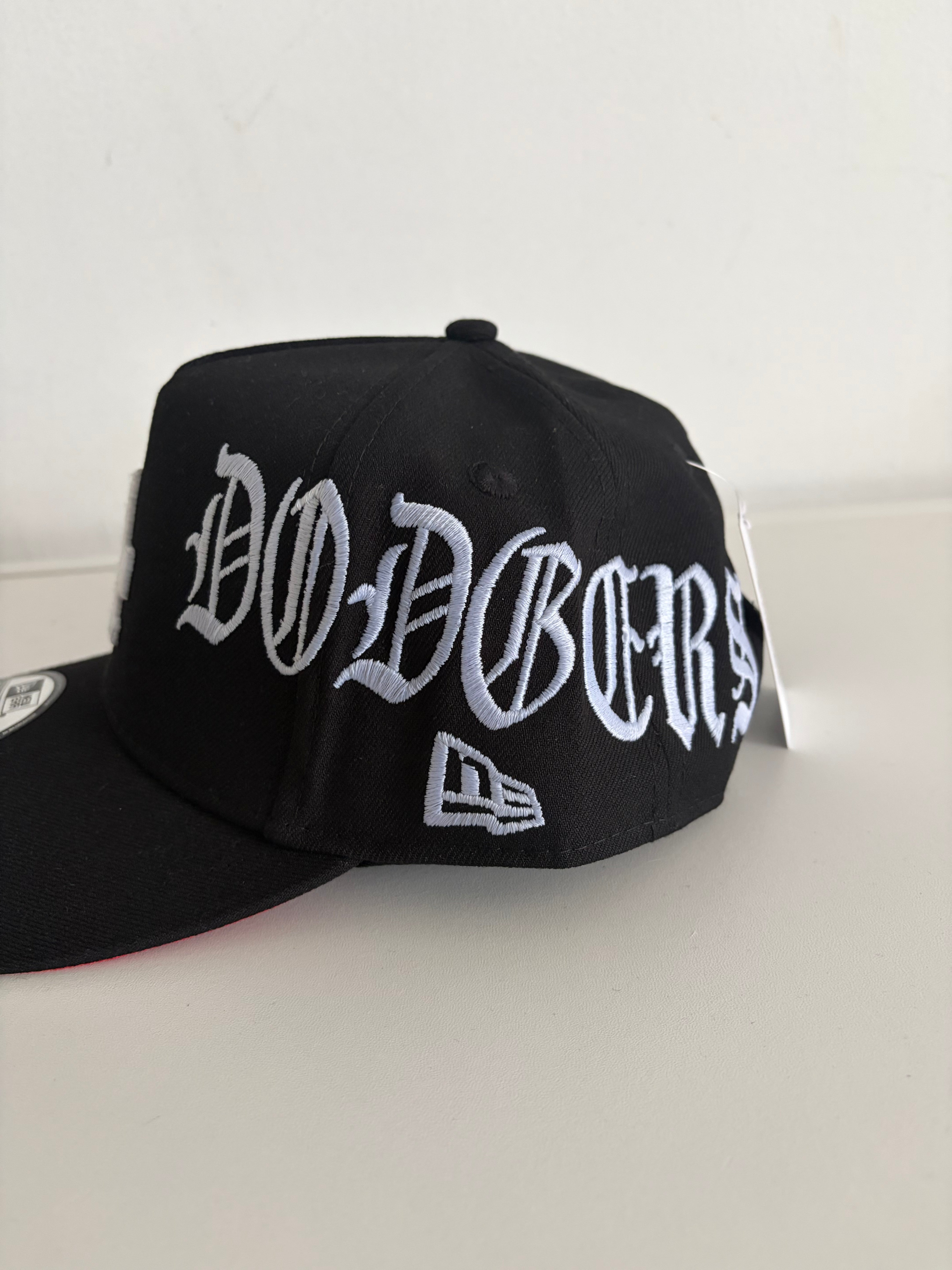 New Era LA Dodgers Old English Script 9FORTY Adjustable Cap – Black/White
