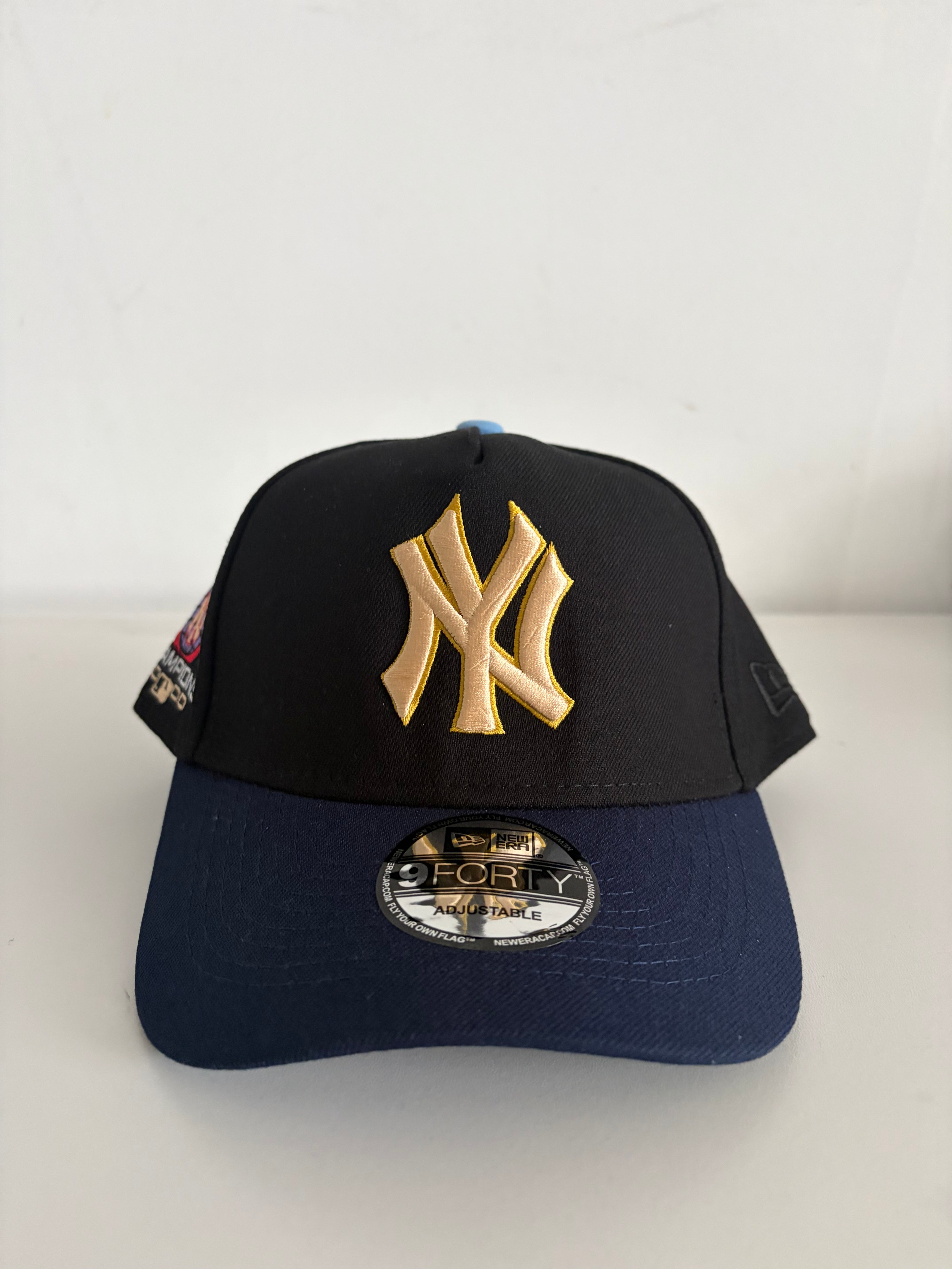 New Era New York Yankees 9FORTY Adjustable Cap – Black/Navy 2000 World Series Champions Edition