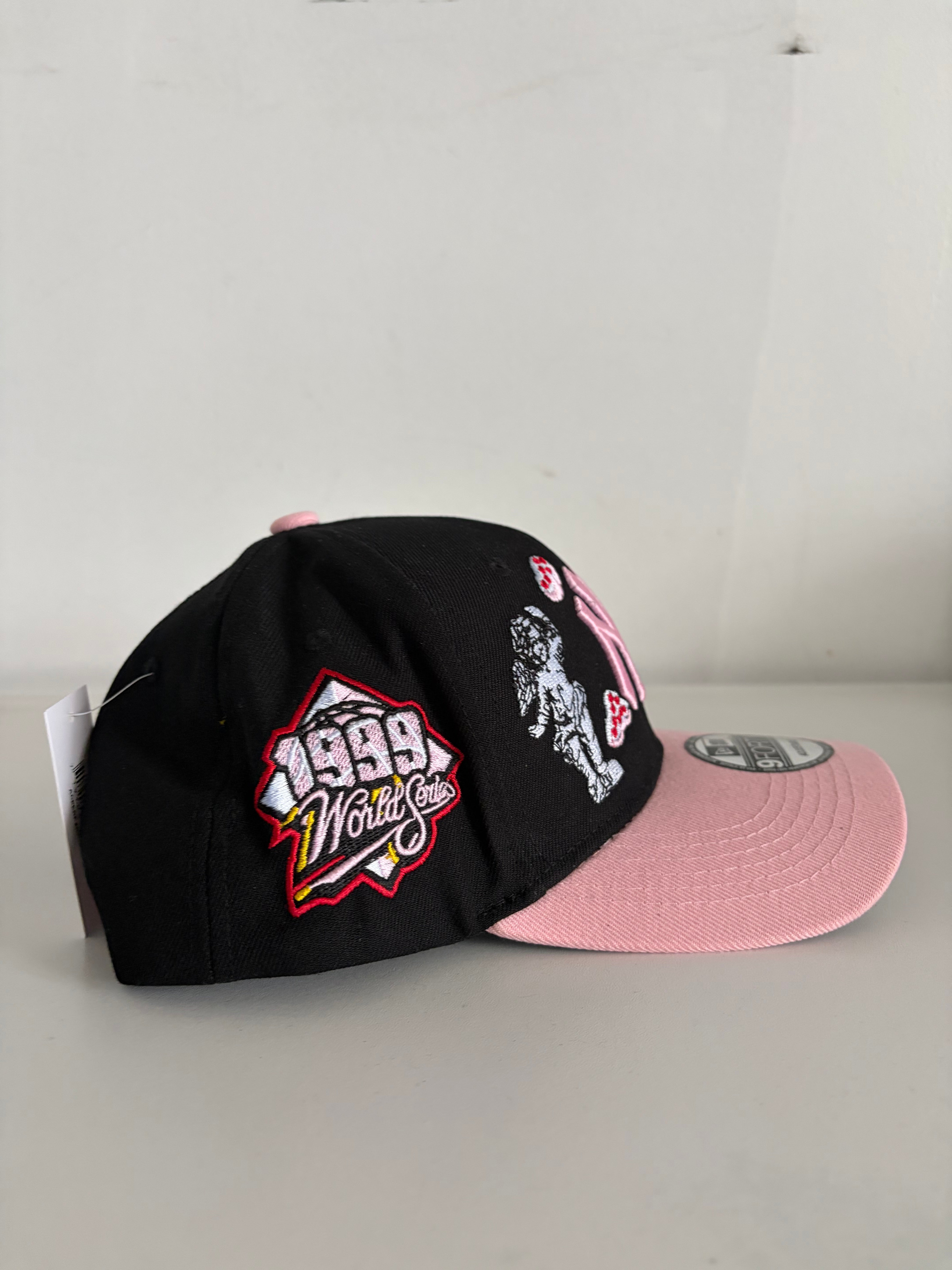 New Era New York Yankees 9FORTY Adjustable Cap – Black/Pink w/ Angel & 1999 World Series Patch