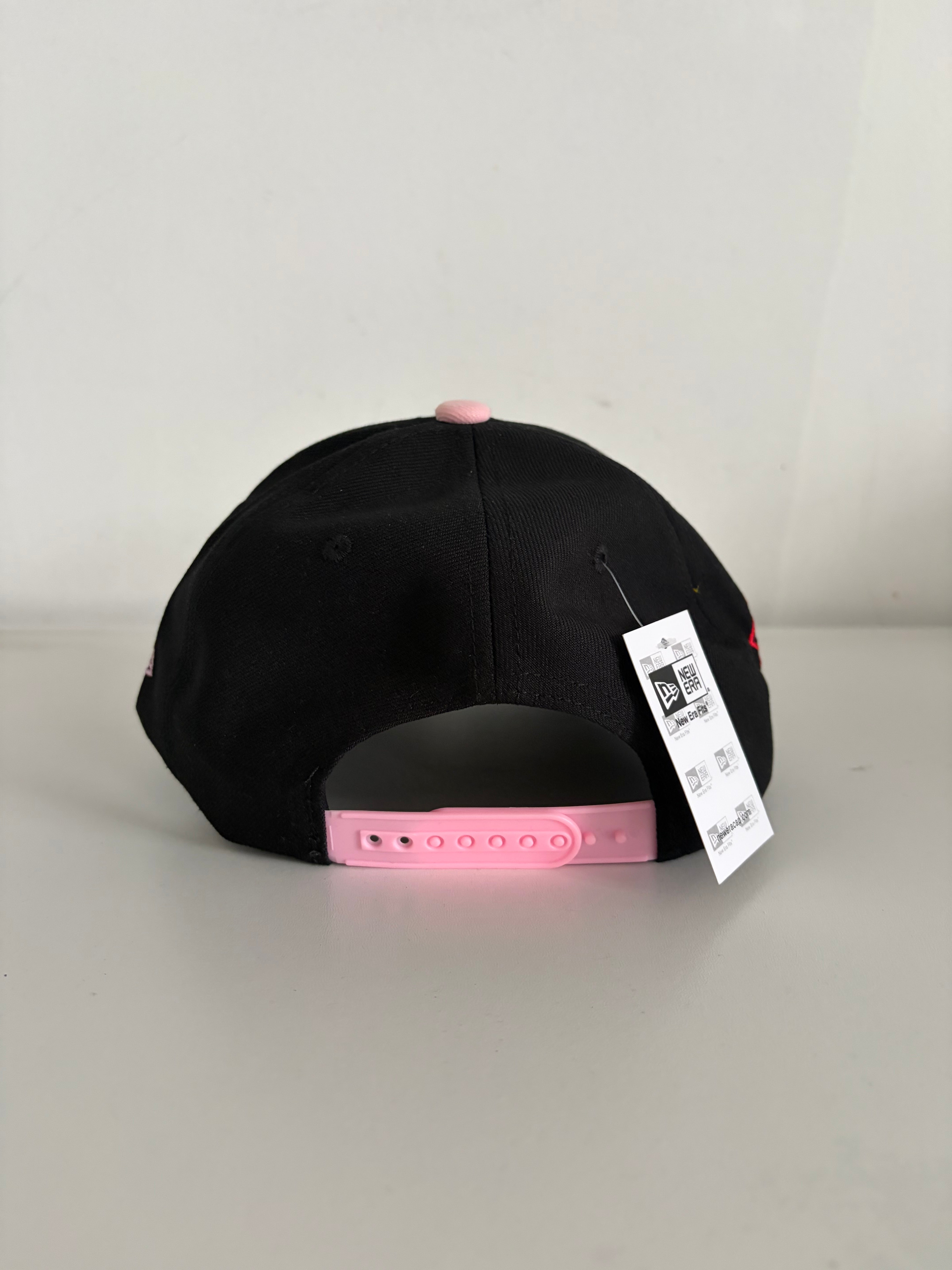New Era New York Yankees 9FORTY Adjustable Cap – Black/Pink w/ Angel & 1999 World Series Patch