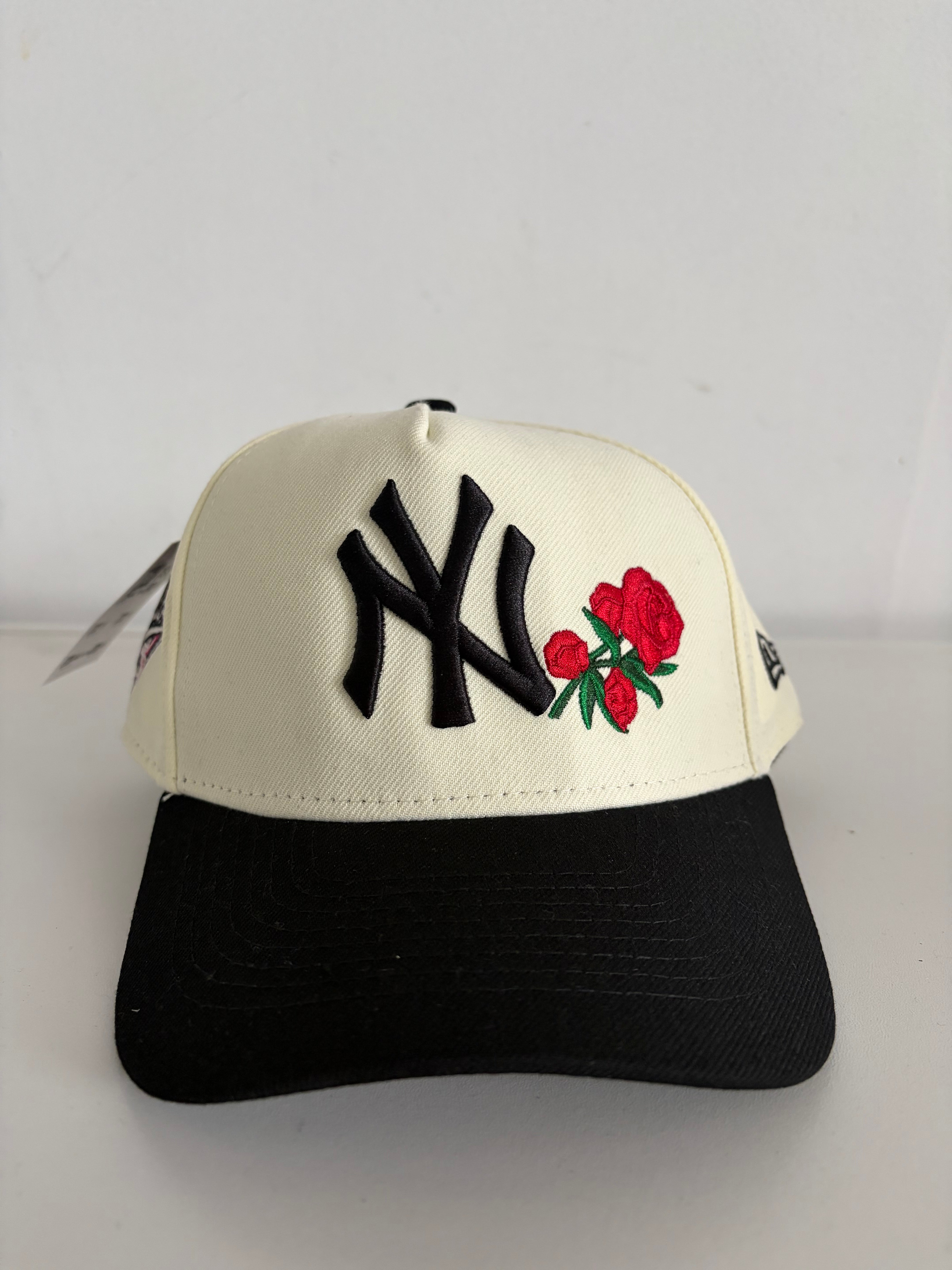 New Era New York Yankees 9FORTY Adjustable Cap – Cream/Black w/ Rose & 1996 World Series Patch
