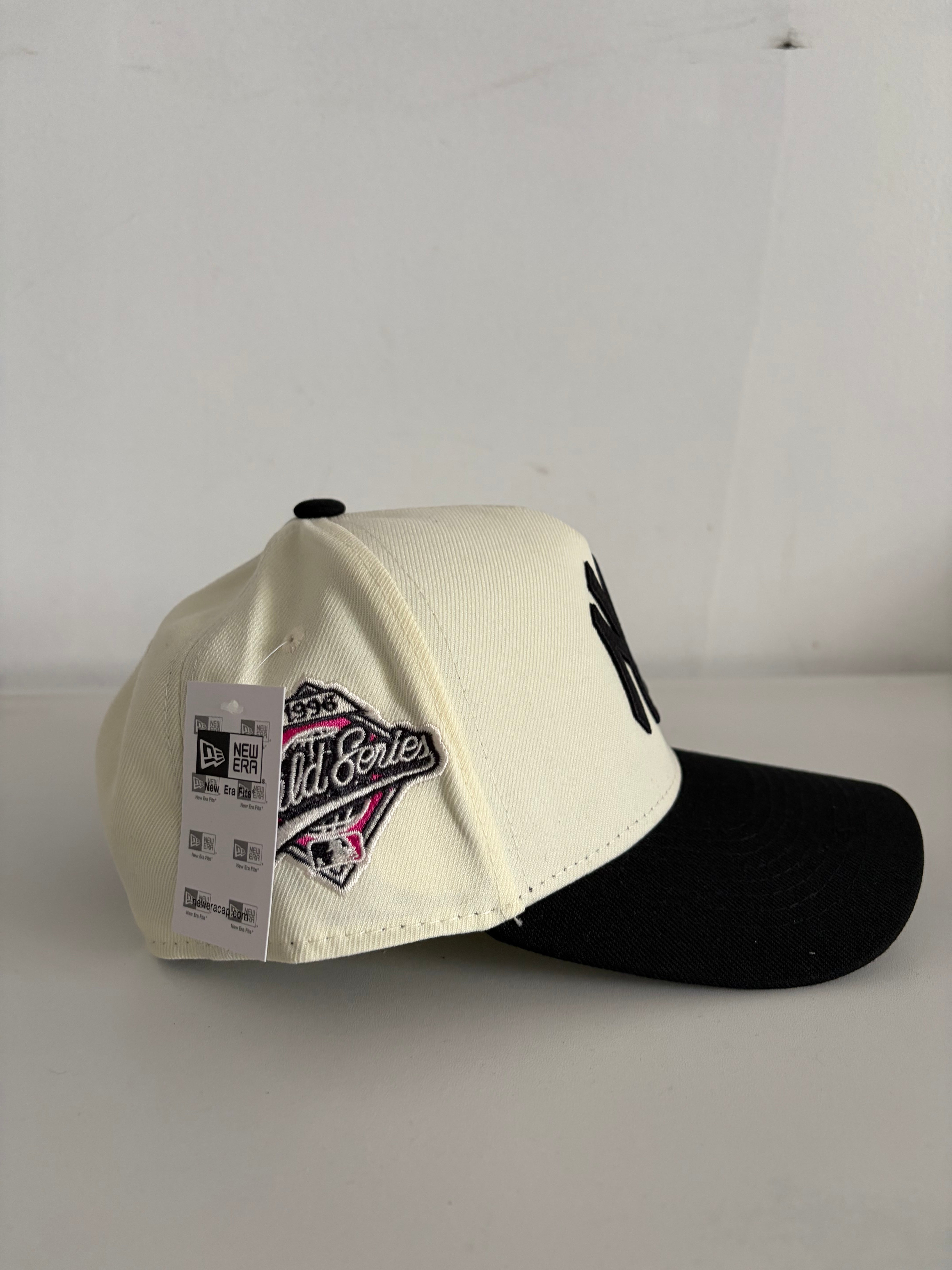 New Era New York Yankees 9FORTY Adjustable Cap – Cream/Black w/ Rose & 1996 World Series Patch