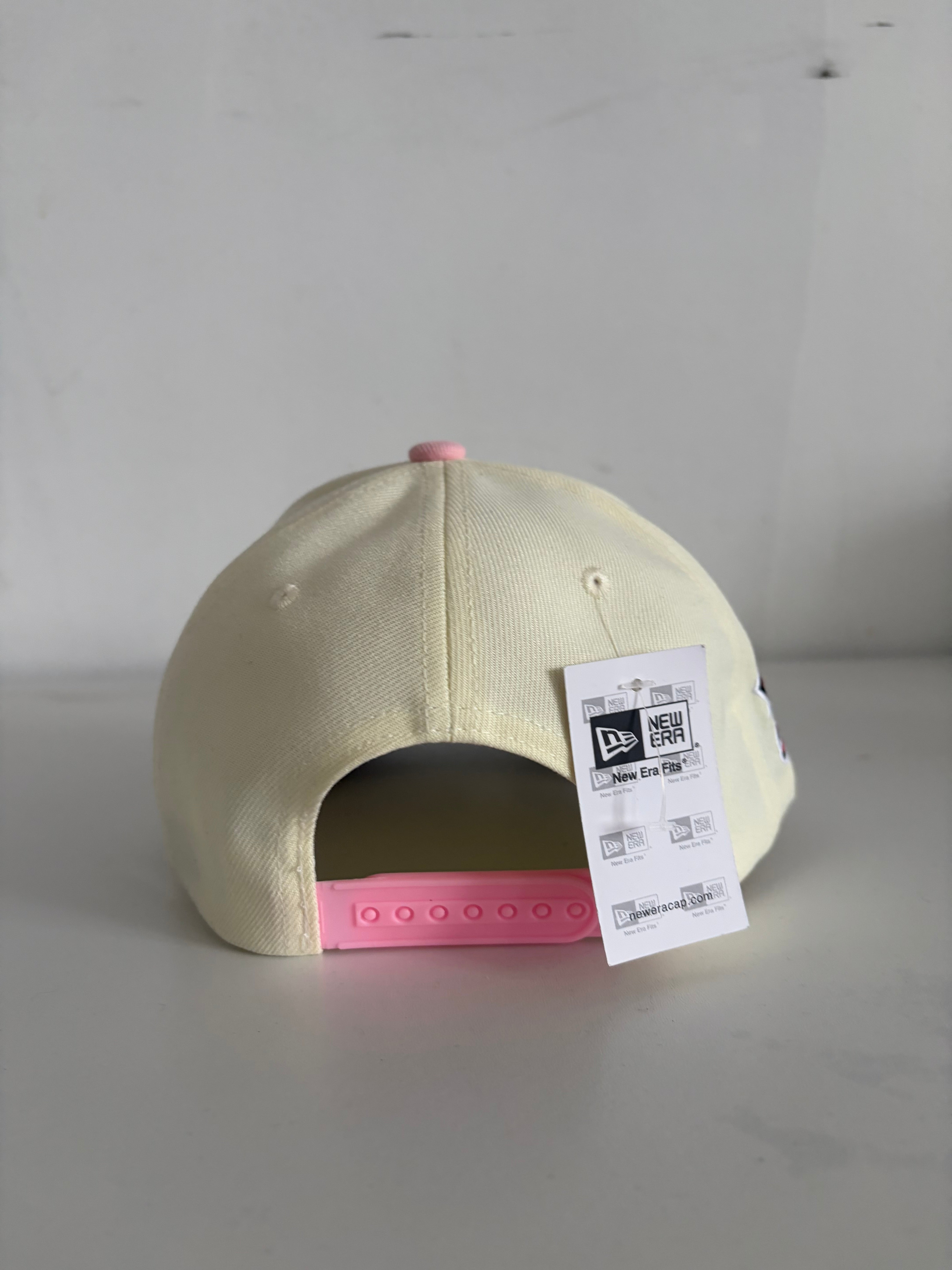New Era New York Yankees 9FORTY Adjustable Cap – Cream/Pink w/ Rose & 1996 World Series Patch
