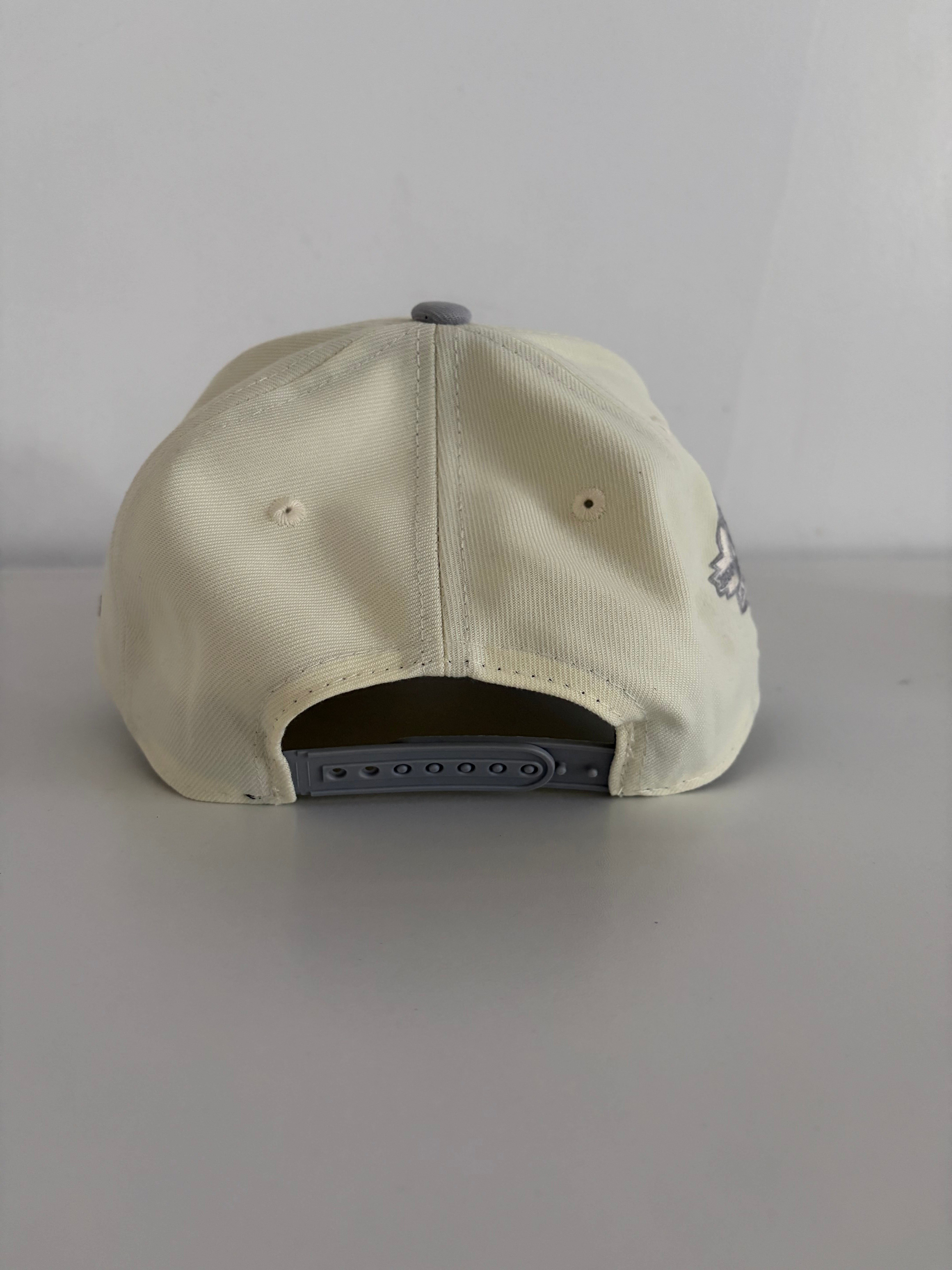 New Era Arizona Diamondbacks 9FORTY cap in cream and grey, back view