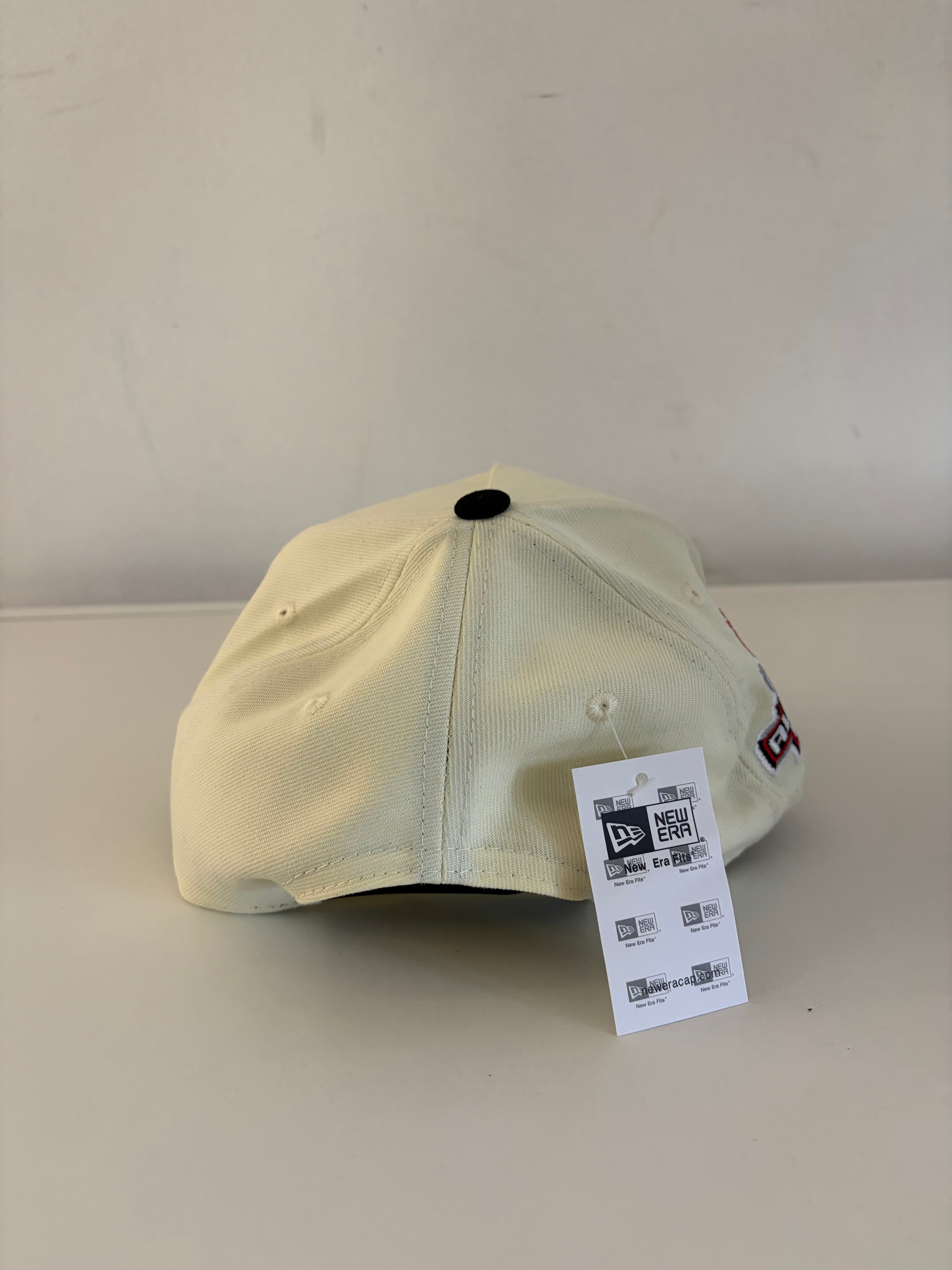 New Era Chicago White Sox 9FORTY cap in cream and black, back view