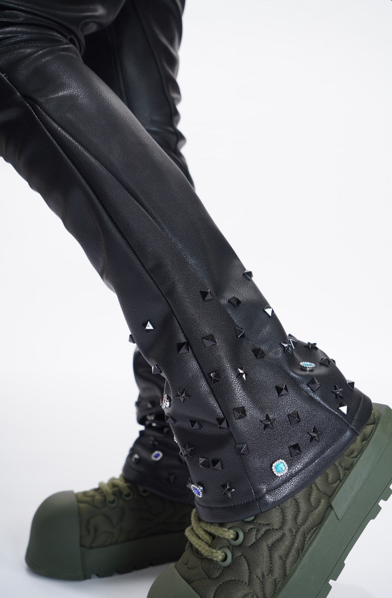 Valabasas "Ion" 33" Stacked Leather Black